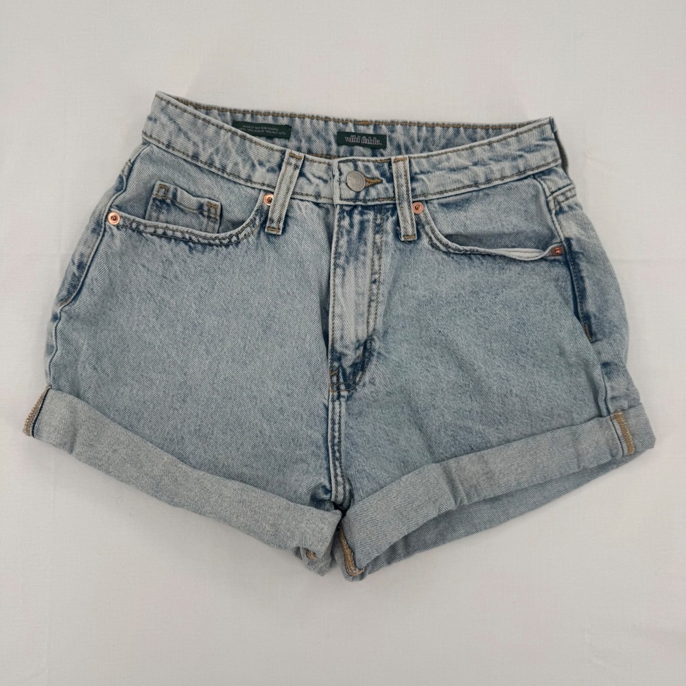 Wild Fable Highest Rise Denim Mom Shorts Womans Sz 2-26 Light Wash Cuffed Denim
